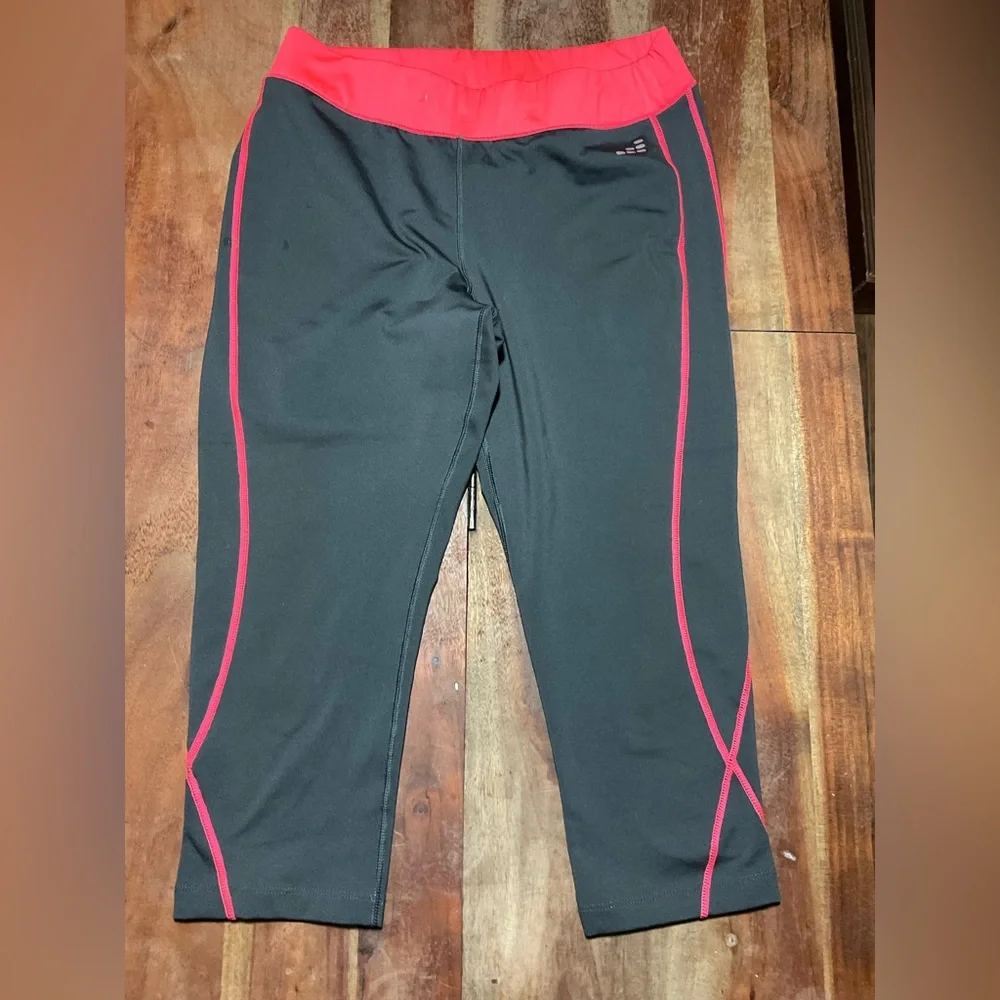 Bundle Activewear, Victoria Sport Sport-bra & BCG compression pant, Sz: Small - Picture 5 of 7
